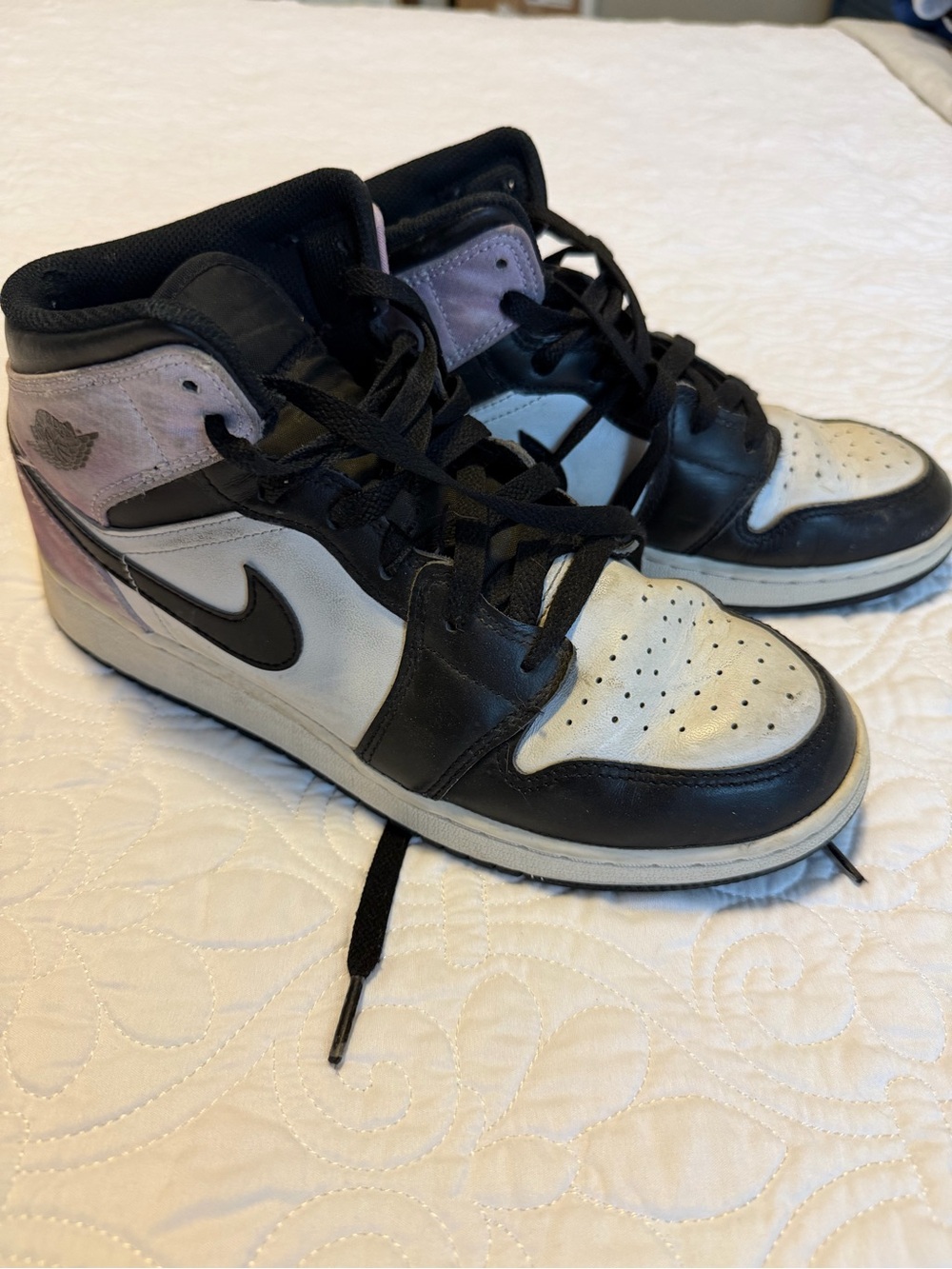 Nike High-Top Sneakers in Black, White & Light Purple